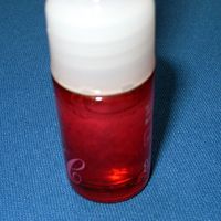 美容液を混ぜ合わせる